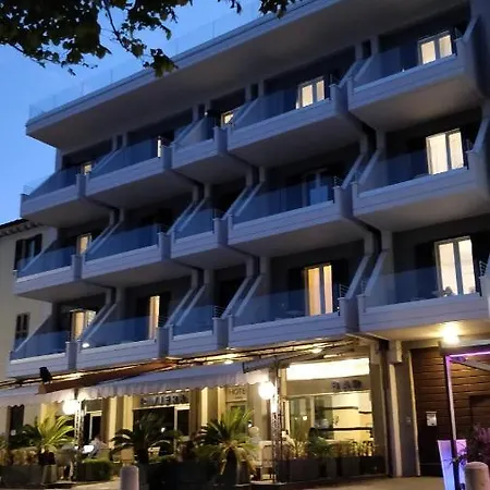 里维埃拉酒店 酒店 代森扎诺-德尔加达